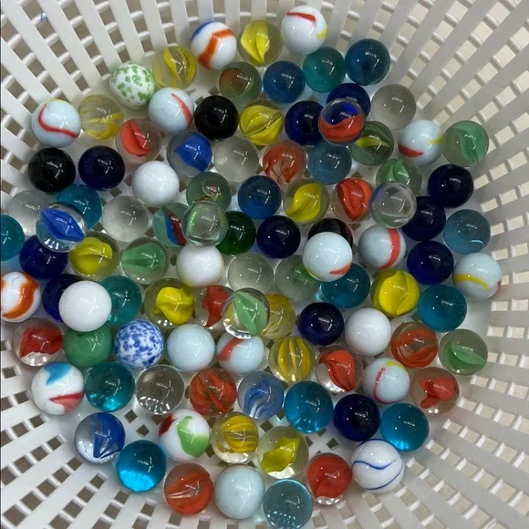 #6 Vintage Marbles Over 100 ESTATE FIND Shooters Iridescent Superman Confetti - Picture 1 of 11